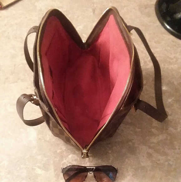 Authentic Louis Vuitton Handbag. - Picture 5 of 8